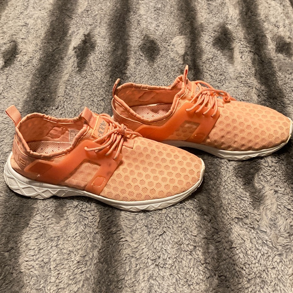 Hey Dude Women’s Size 8 tennis shoes